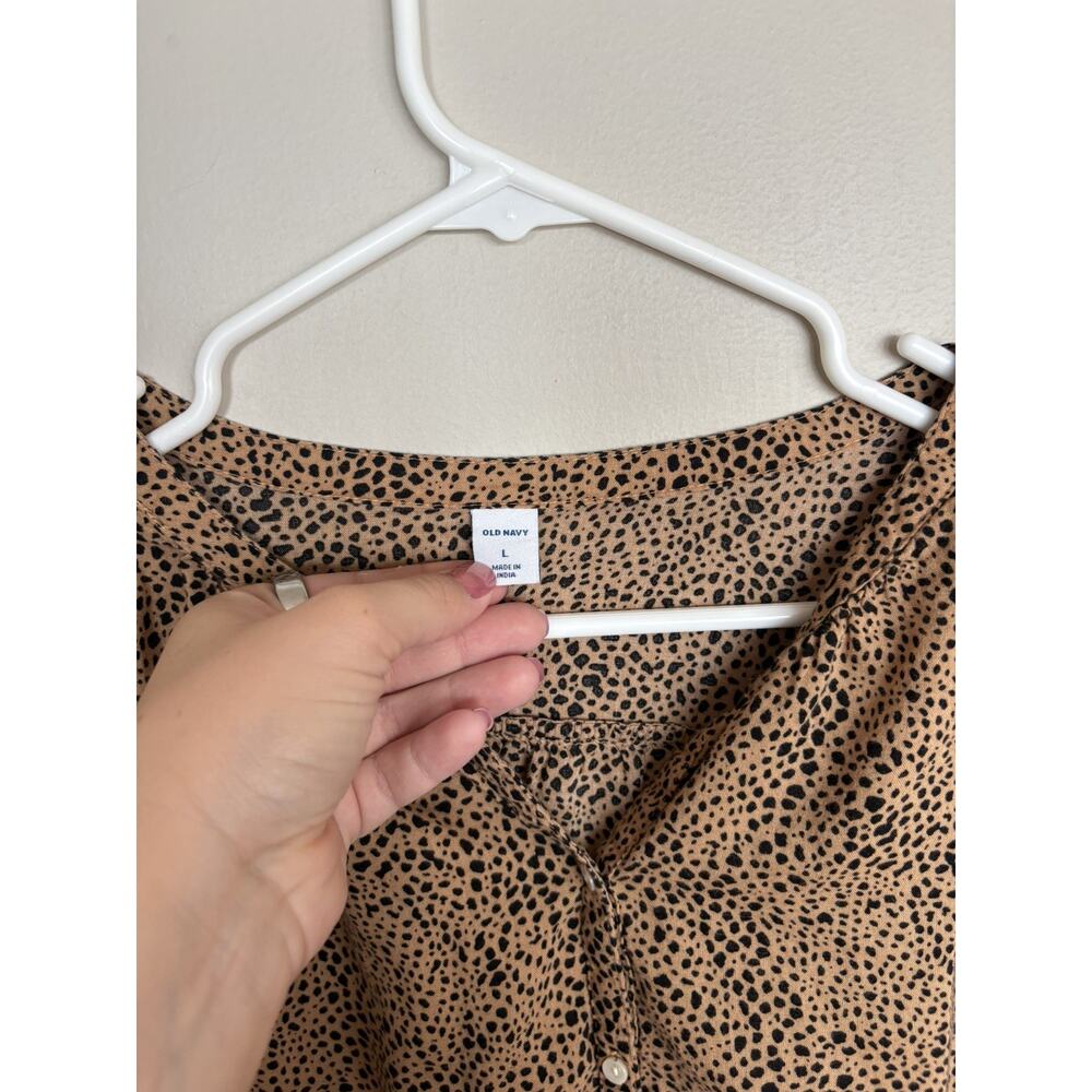 Old Navy Oversized Printed Button-Front Blouse Size L Animal Print Long Sleeve - Picture 2 of 9